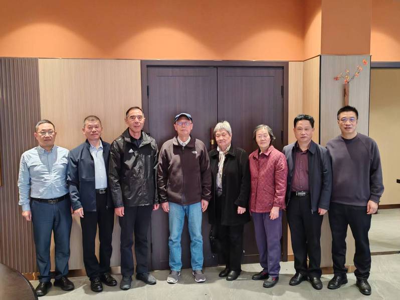 石工学院分工会开展重阳节慰问活...