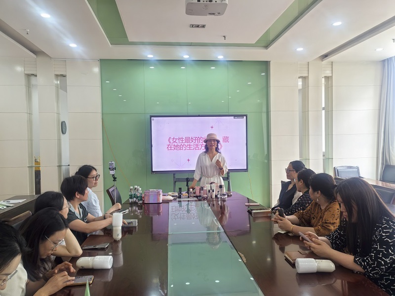 护肤润颜，悦己同行——材料学院...