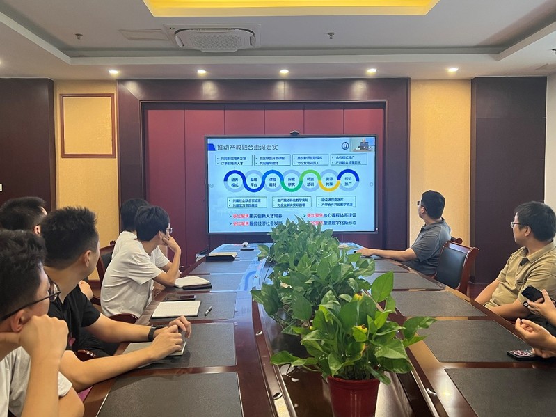  药学院分工会组织观看“人工智...