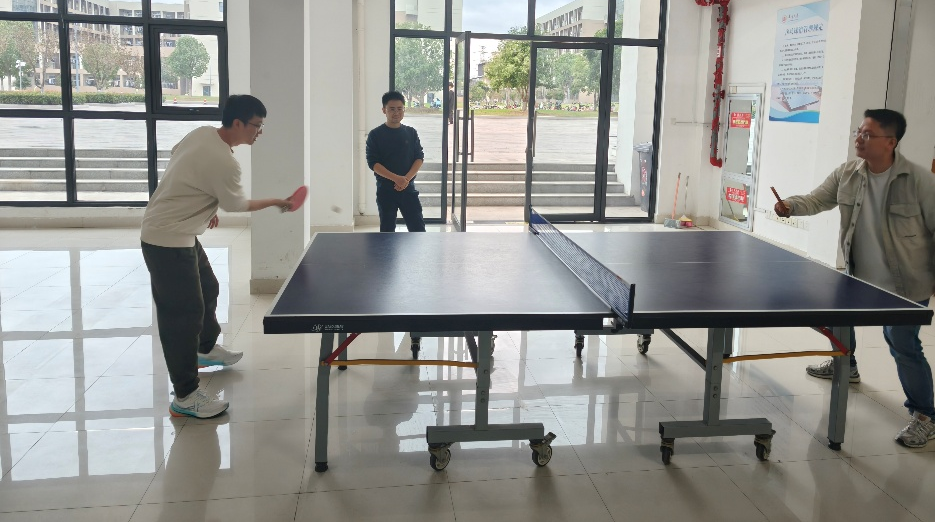 王诤微电子学院、集成电路产业学...