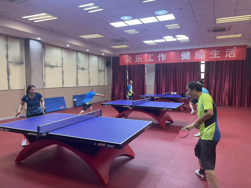 图书馆分工会举行教职工乒乓球团...