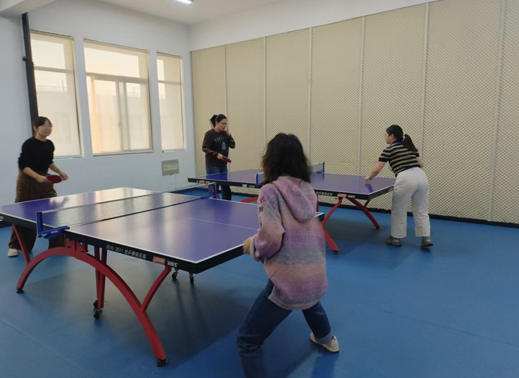 石工学院分工会举办乒乓球热身选...